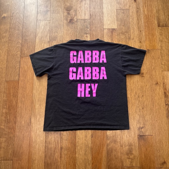 Vintage 2006 Ramones “Gabbs Gabba Hey” licensed graphic band tee - Picture 2 of 7